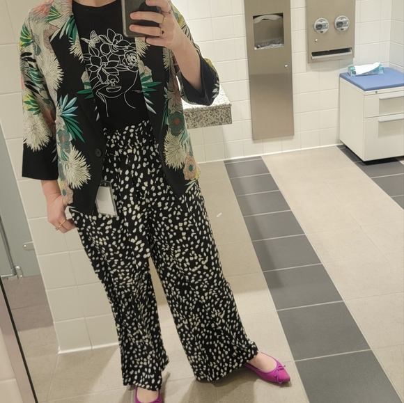 Meet your Posher, April - Picture 2 of 4